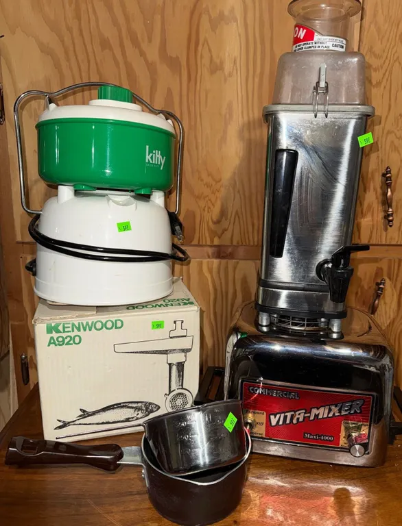 Vitamix Maxi 4000 Commercial Blender, Kitty Swiss Juicer, Kenwood A920 Fish Grinder Set