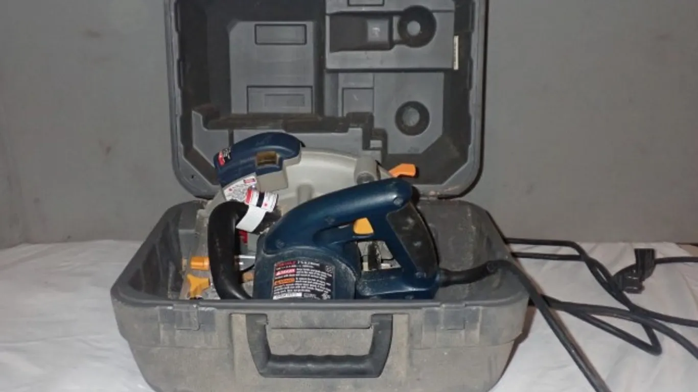 Corded 7-1/4" Circular Saw with Laser, and Case - Ryobi