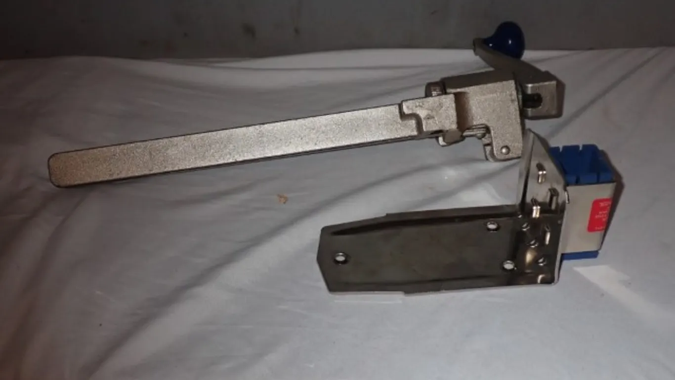 Commercial Can Opener - Edlund 11100 Old Reliable #1