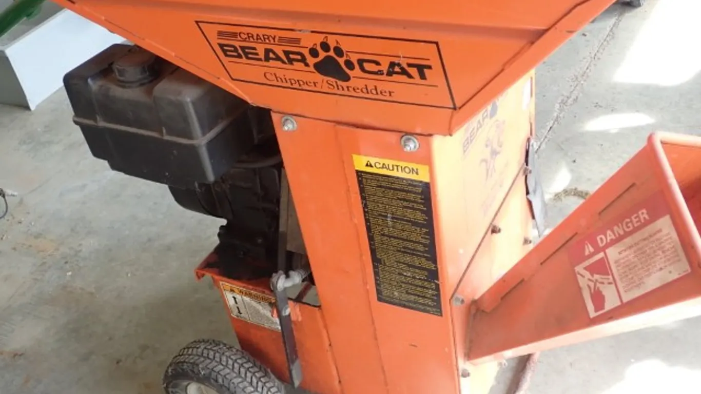 Wood Chipper - Briggs & Stratton Crary Bear Cat - 8 HP