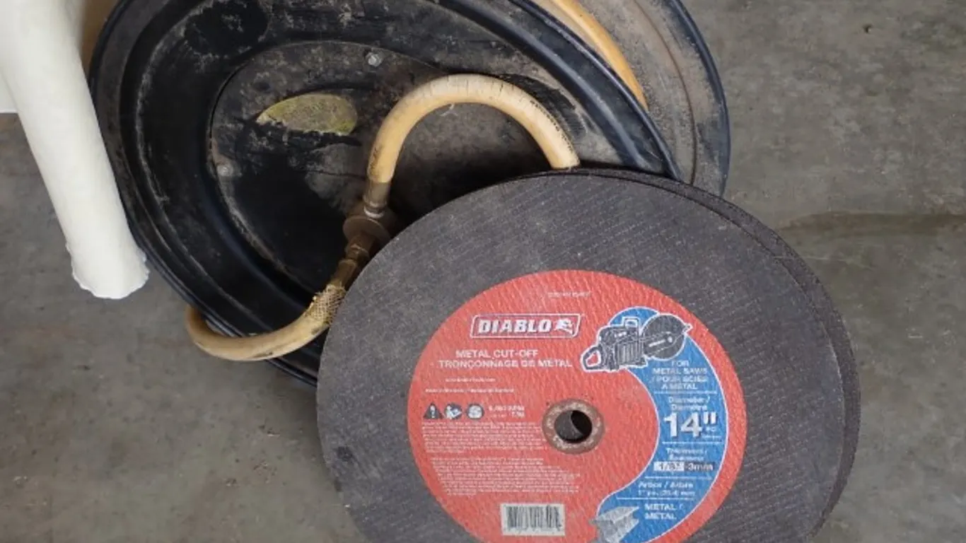 18" Air Compressor Hose with Retractable Reel & 2 14" Metal Cut-off Wheels