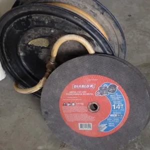 18" Air Compressor Hose with Retractable Reel & 2 14" Metal Cut-off Wheels