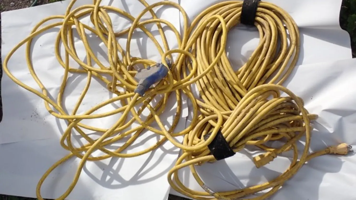 Two heavy duty outdoor cords
