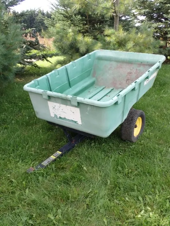 John Deere 17P Poly Cart