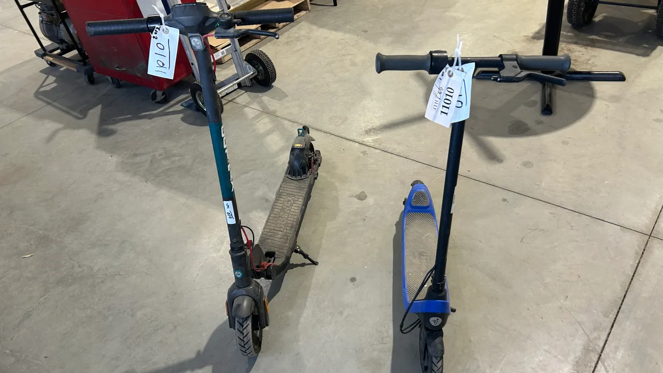 2 Electric Scooters