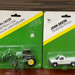(2) John Deere 7800 RC Tractor & Dealer Truck - 1/64