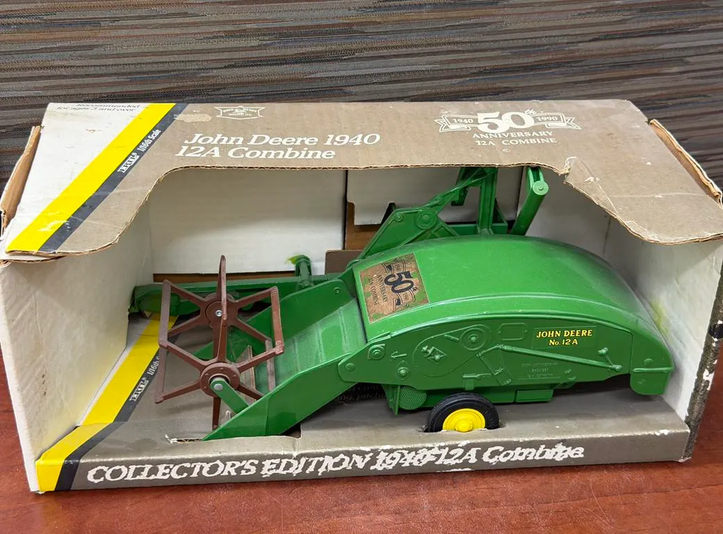 John Deere 12 Combine (1940) - 1/16