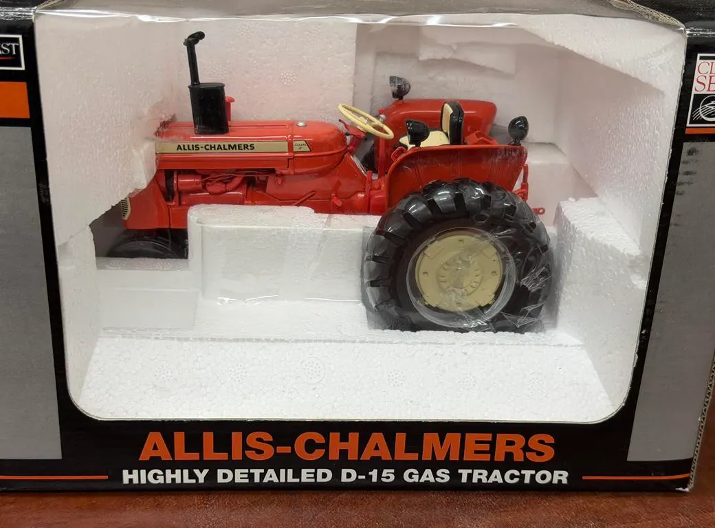 Allis-Chalmers D-15 Gas Tractor - 1/16