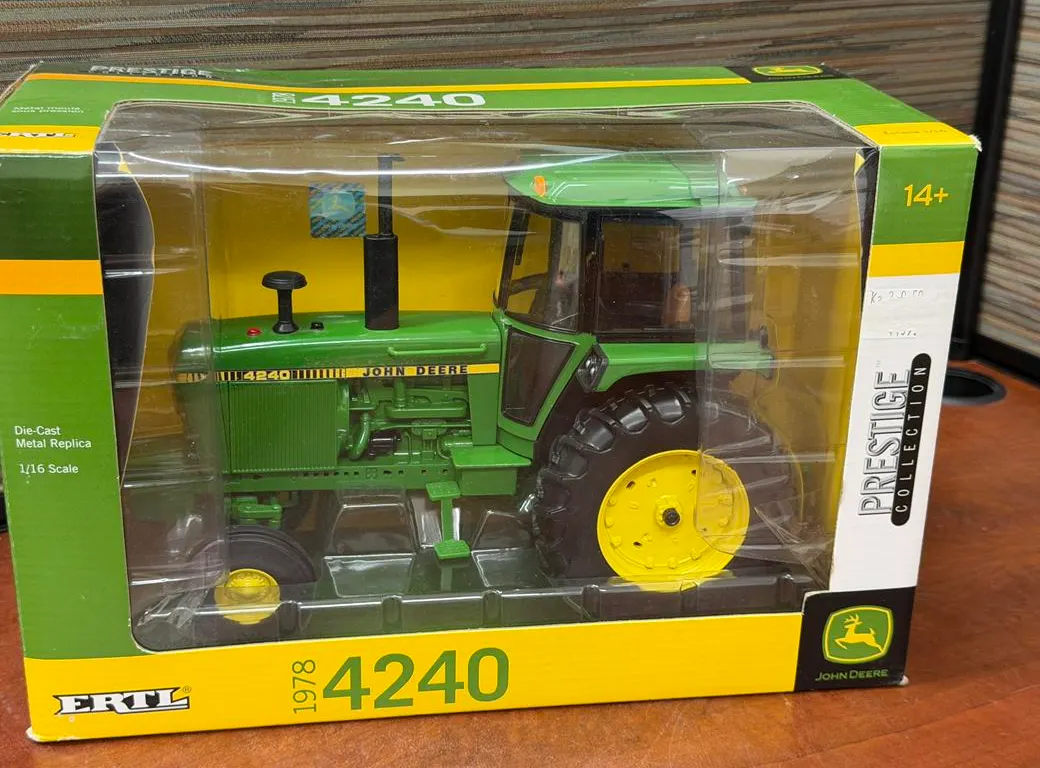 John Deere 4240 Tractor (1978) - 1/16