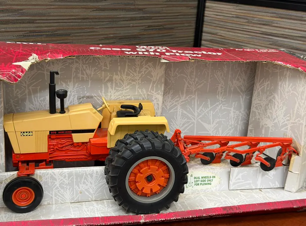 Case 970 Agri King Tractor and Plow - 1/16
