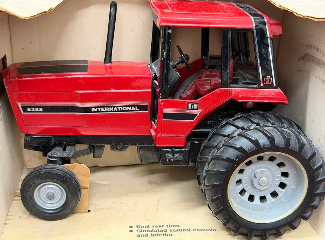 International 5288 Tractor - 1/16