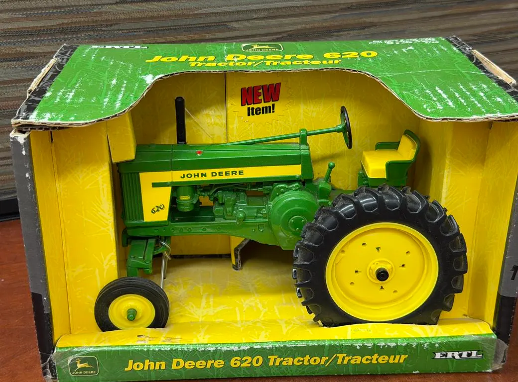 John Deere 620 Tractor - 1/16