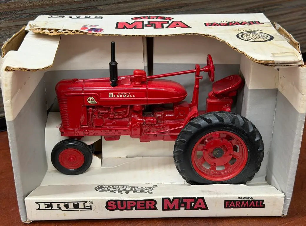 IH McCormick Farmall Super M-TA Tractor - 1/16