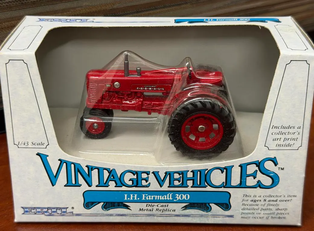 McCormick Farmall 300 Tractor - 1/43