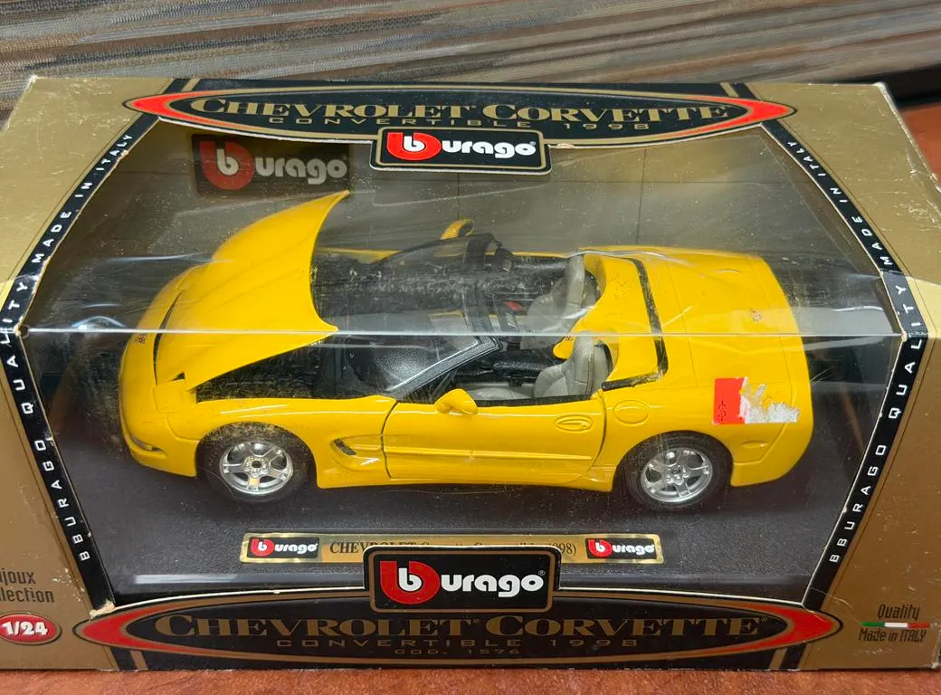 1998 Chev Corvette Convertible Burago - 1/24