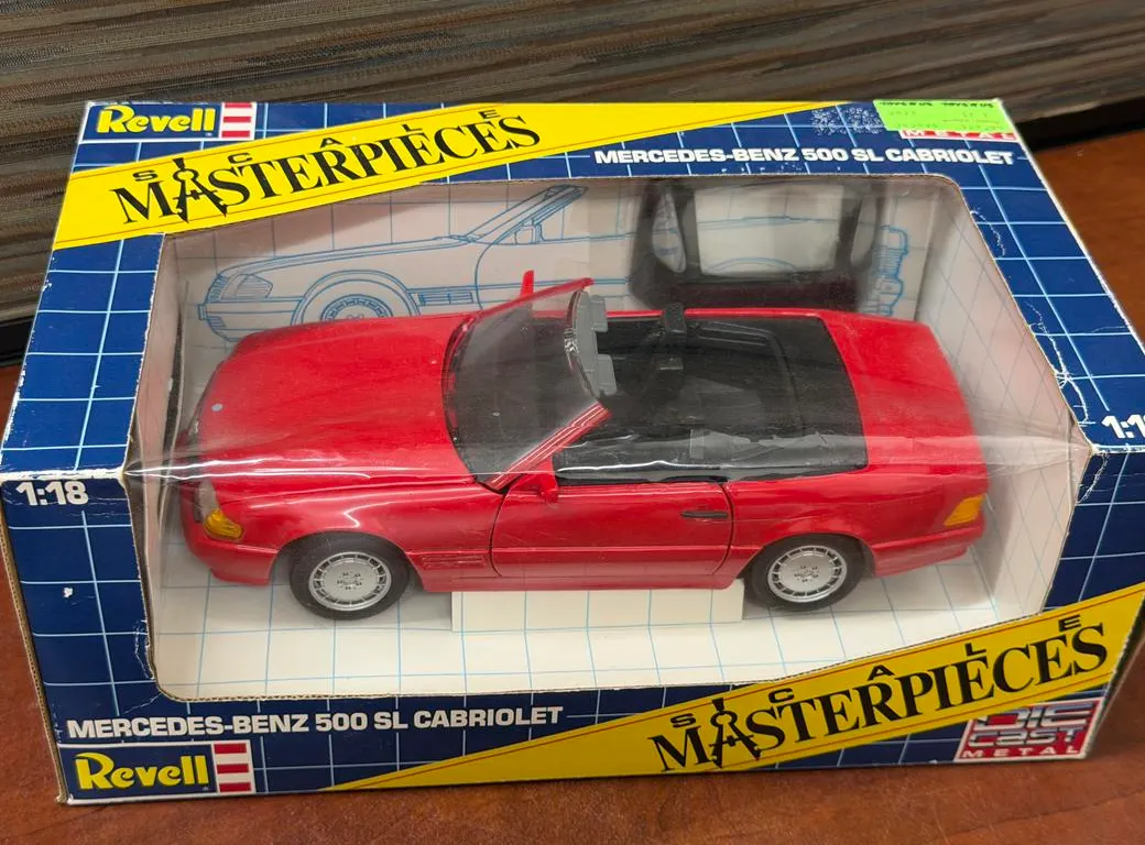 Mercedes Benz 500 SL Cabriolet Car - 1/18