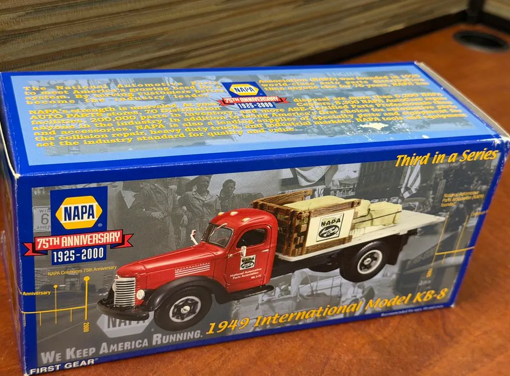 1949 International KB-8 Truck - Napa - 1/24
