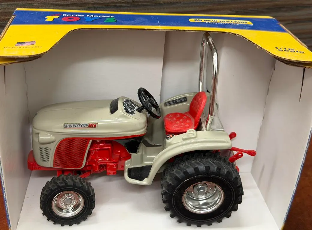 New Holland Boomer 8N Tractor - 1/16