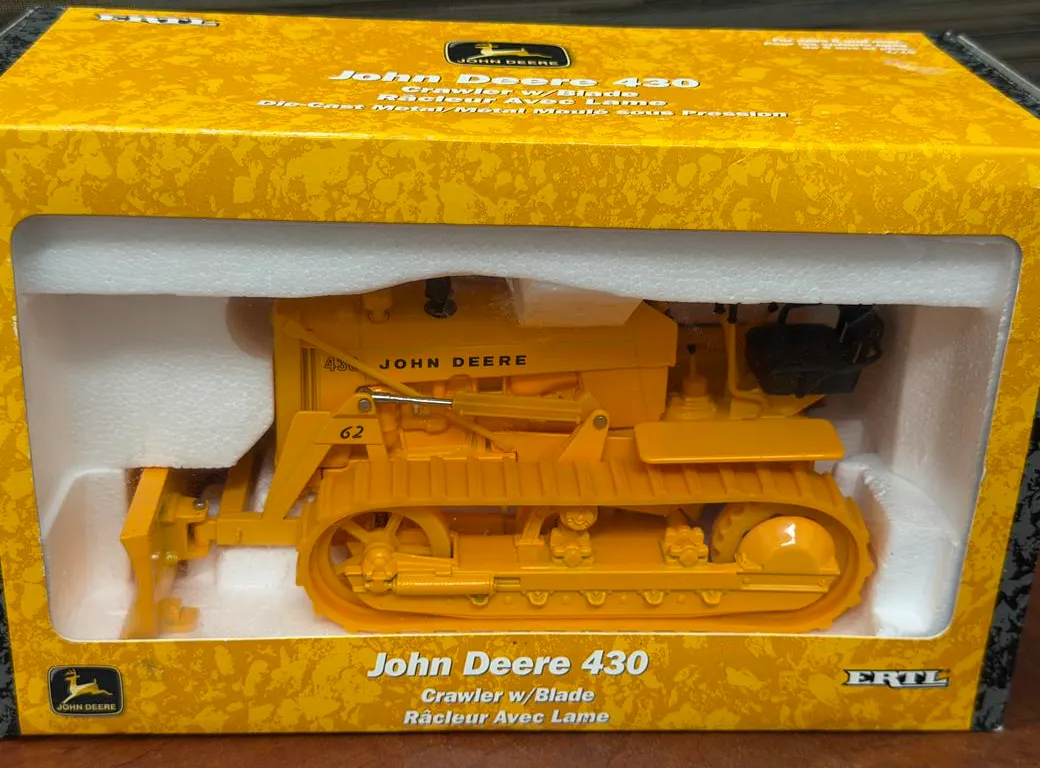 John Deere 430 Crawler with 62 Blade - 1/16