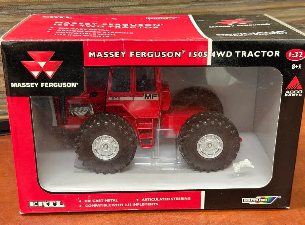 Massey Ferguson 1505 4WD Tractor - 1/32