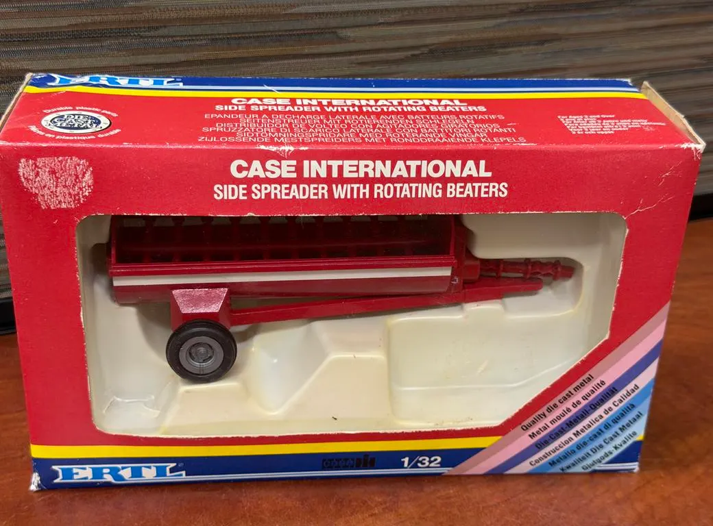 Case IH Side Spreader w/Rotating Beaters - 1/32