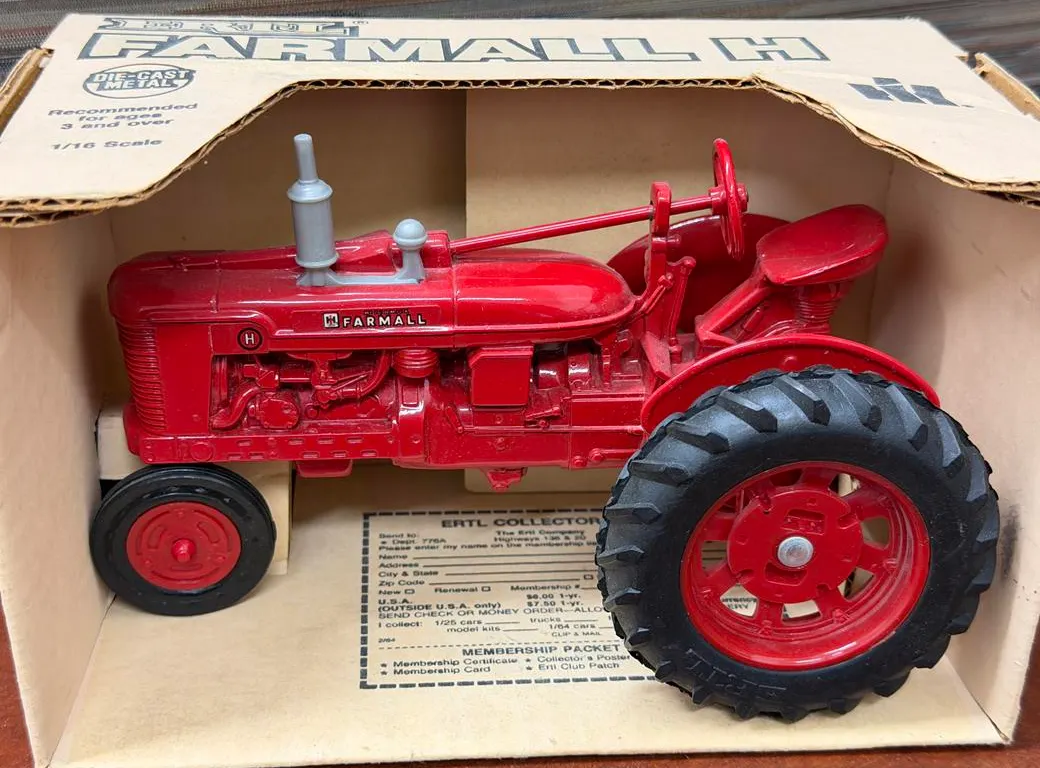 IH Farmall H Tractor - 1/16