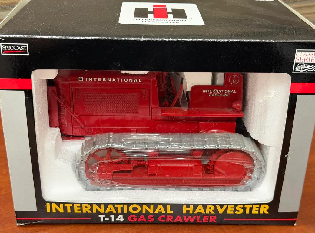 IH T-14 Gas Crawler - 1/16