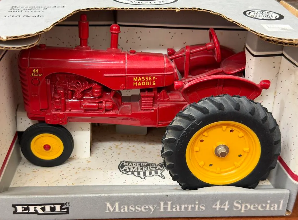 Massey Harris 44 Special Tractor - 1/16