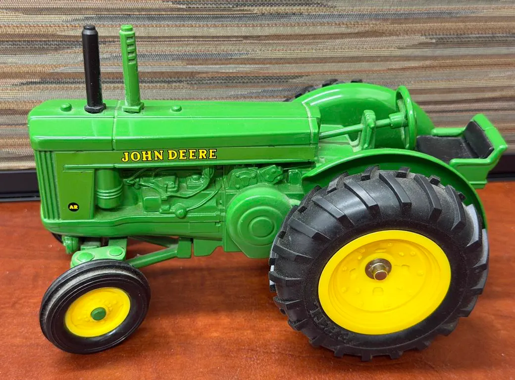 John Deere AR Tractor - 1/16