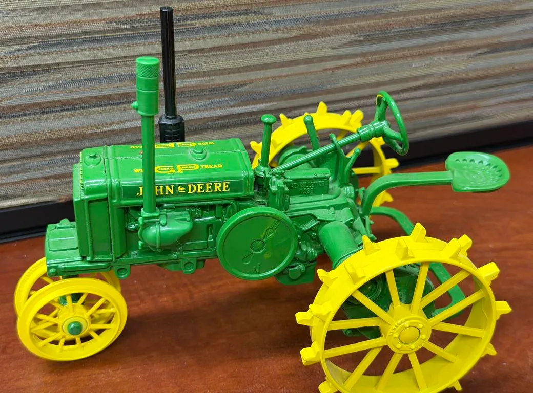 John Deere General Purpose Tractor on Steel Wheels - 1/16