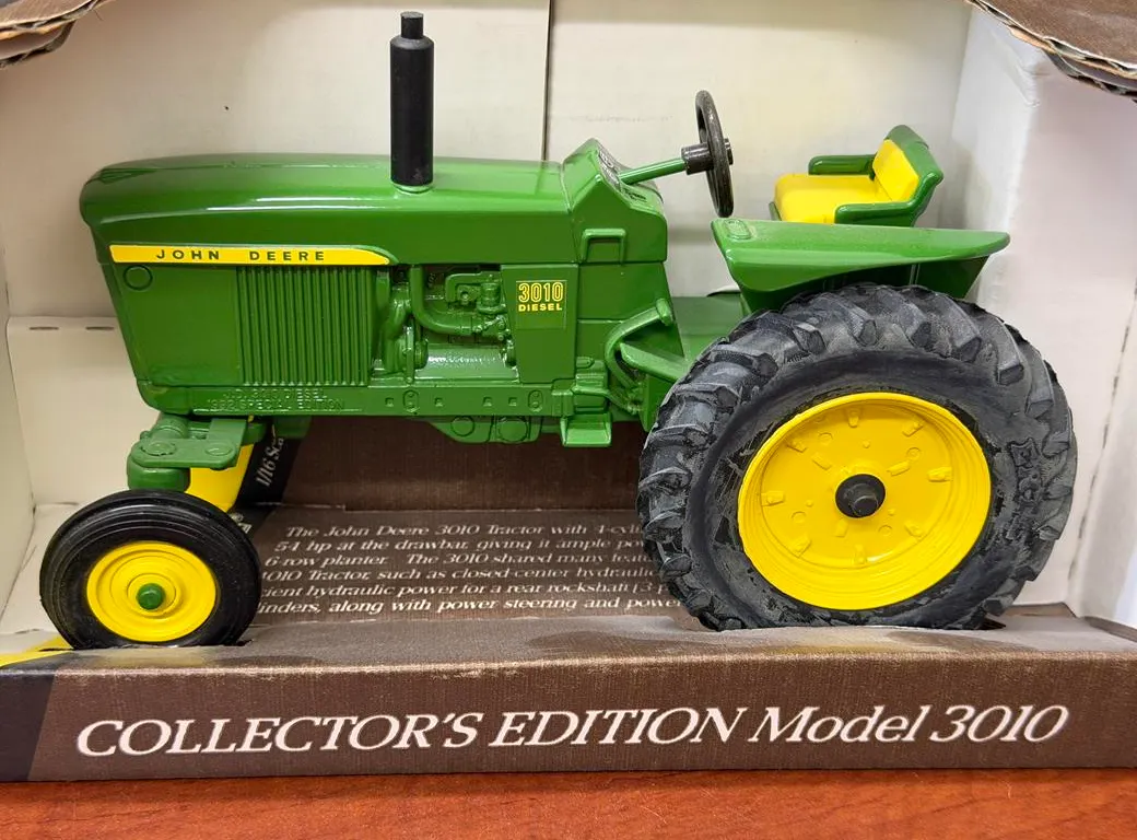 John Deere 3010 Tractor (1960) - 1/16
