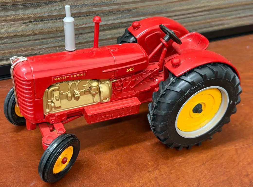 Massey Harris 555 Tractor - 1/16