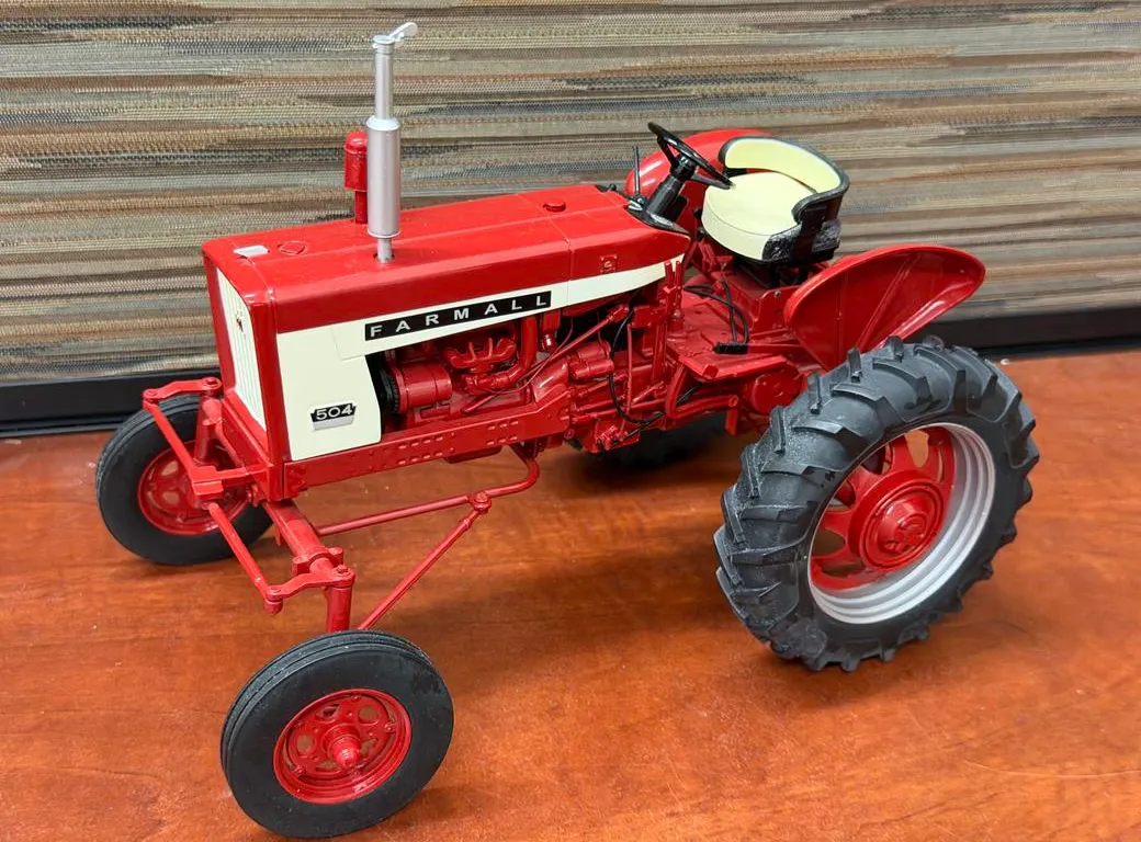 IH Farmall 504 Tractor - 1/16