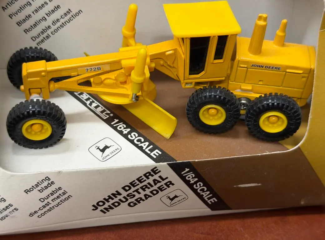 John Deere 772B Industrial Grader - 1/64