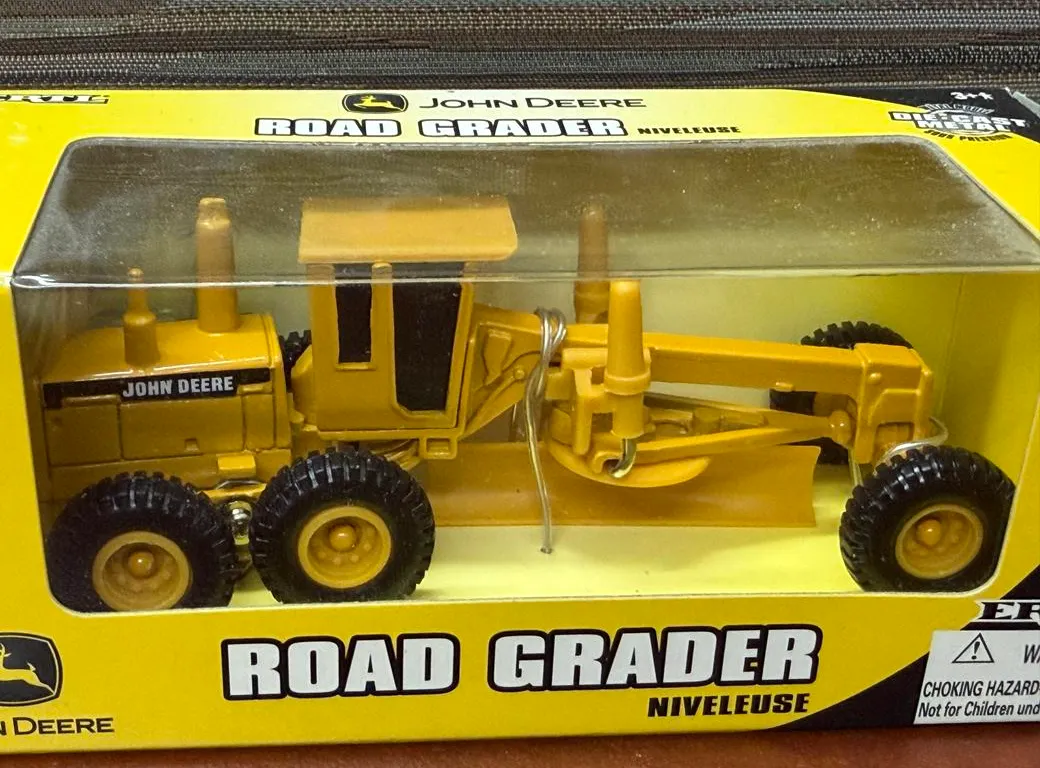 John Deere Road Grader - 1/64