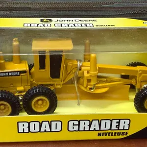 John Deere Road Grader - 1/64