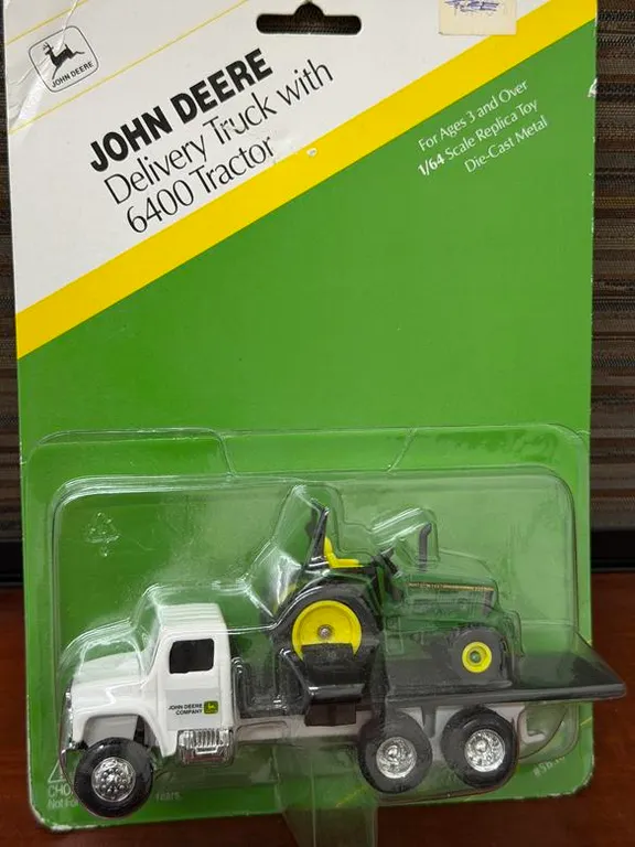 John Deere Delivery Truck with JD 6400 Tractor - 1/64