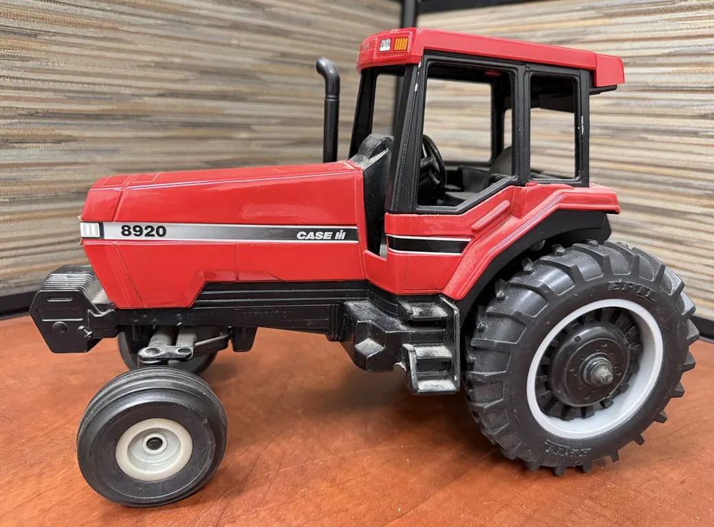 Case IH 8920 Ertl Die Cast Tractor (1987) - 1/16