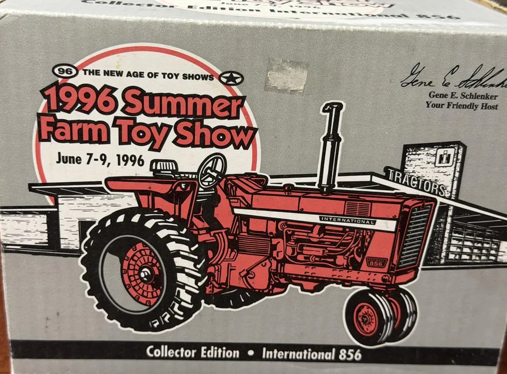 International Farmall 856 Tractor - 1996 Show - 1/16