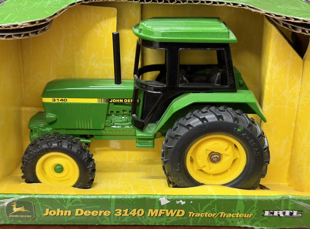 John Deere 3140 MFWD Tractor - 1/32