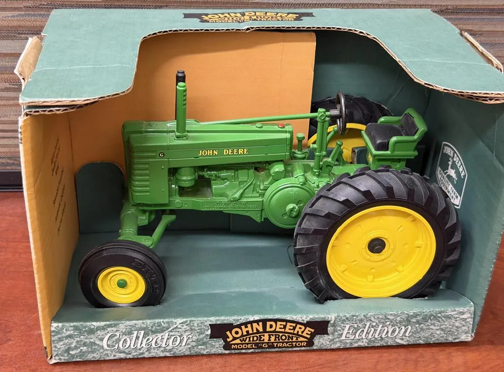 John Deere G Wide Front Tractor - 1/16