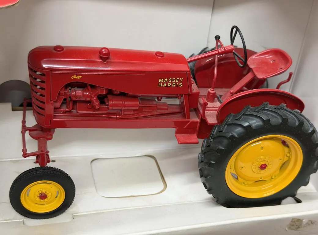 Massey Harris Colt Tractor - 1/16