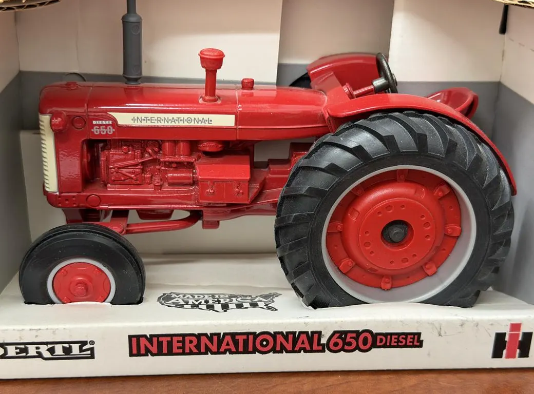 International 650 Diesel Tractor - 1/16