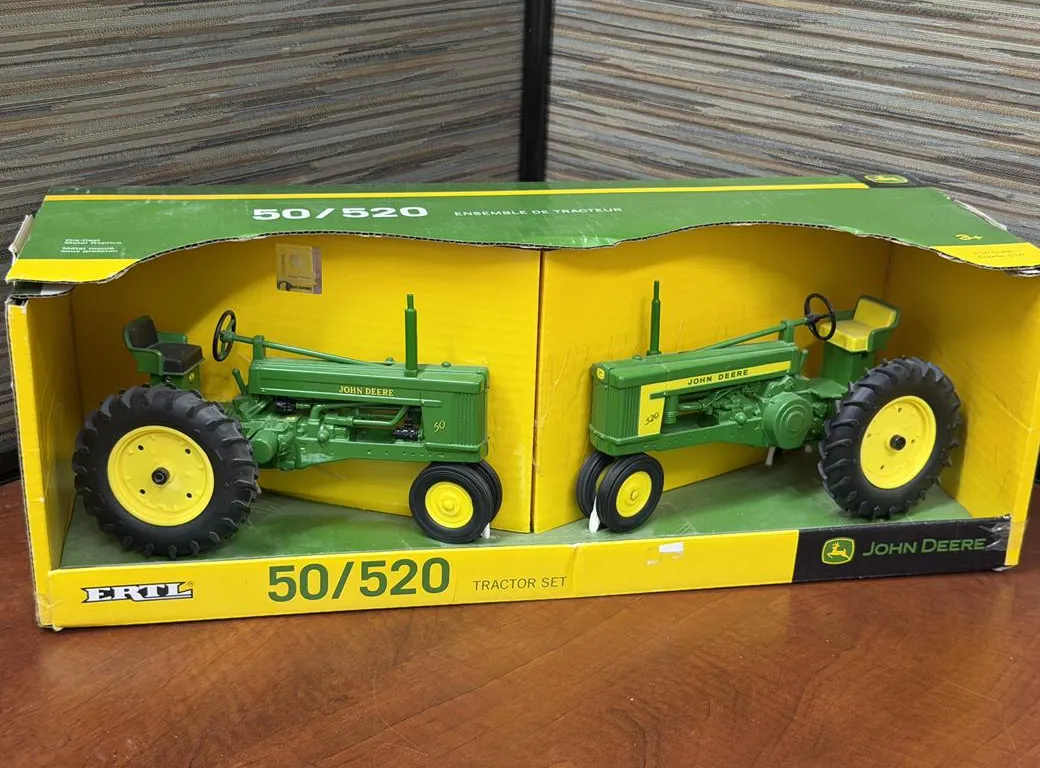 (2) John Deere 50/520 Tractors Set - 1/16