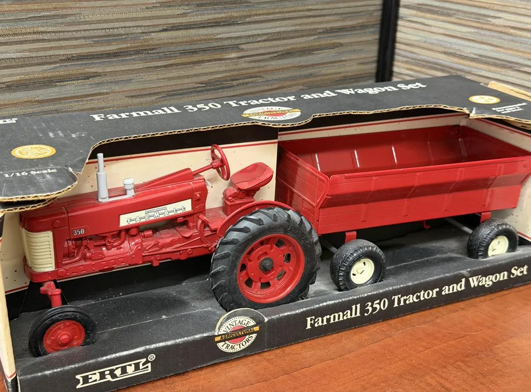 McCormick Farmall 350 Tractor and Wagon - 1/16