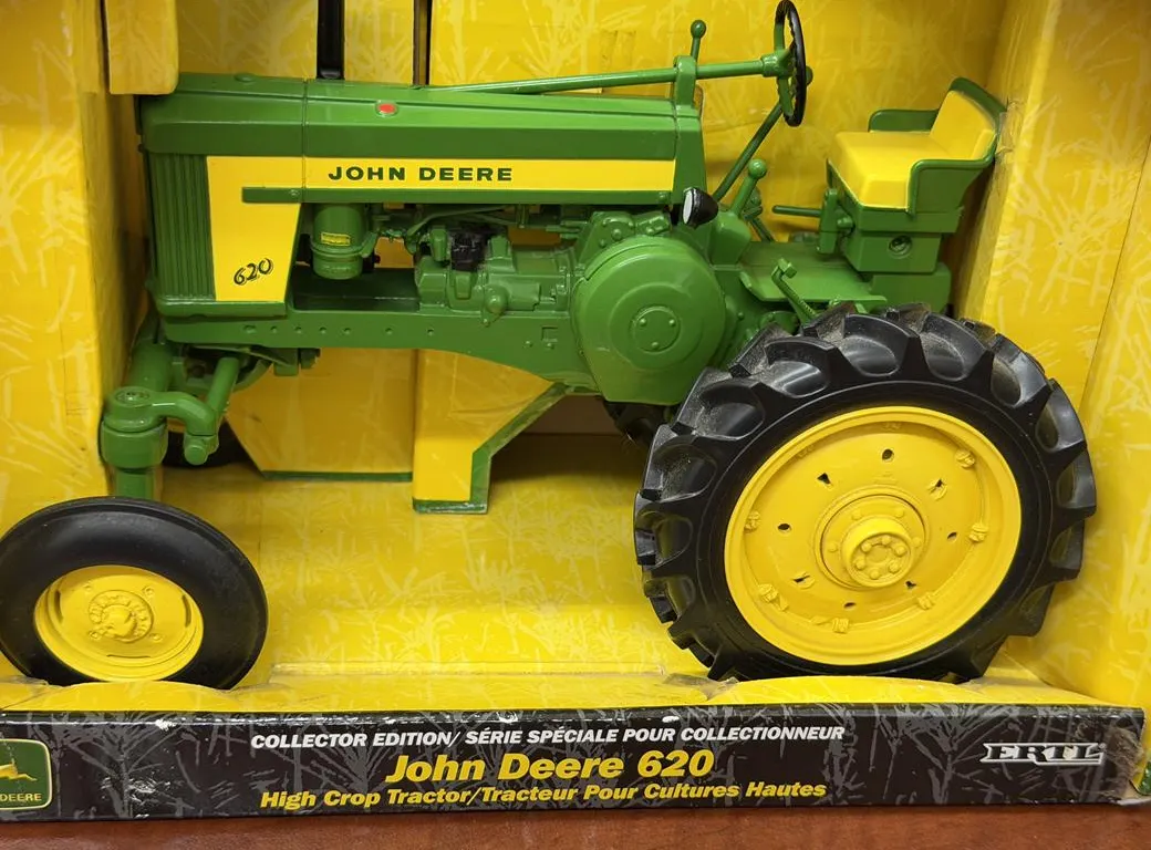 John Deere 620 High Crop Tractor - 1/16