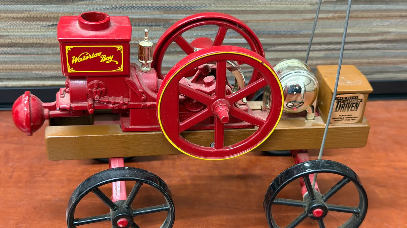 John Deere Waterloo Boy Stationary Engine - 1/16