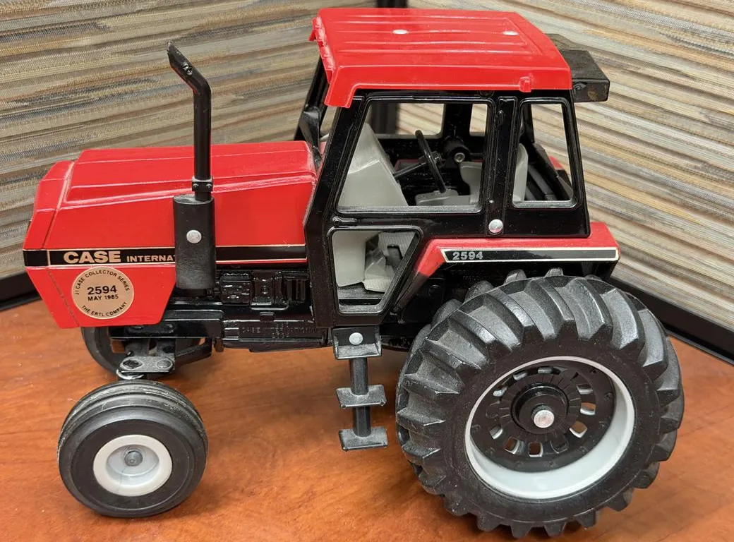 Case IH 2594 Tractor (1985) - 1/16