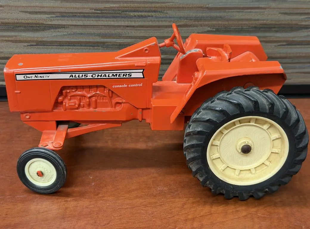 Allis-Chalmers 190 Tractor - 1/16