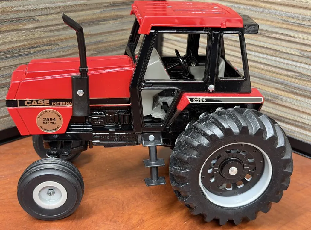 Case IH 2594 Tractor (1985) - 1/16